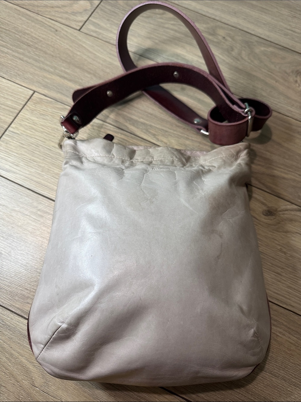 M0851 Casual Leather Bag with Adjustable Burgundy Strap - Picture 2 of 16